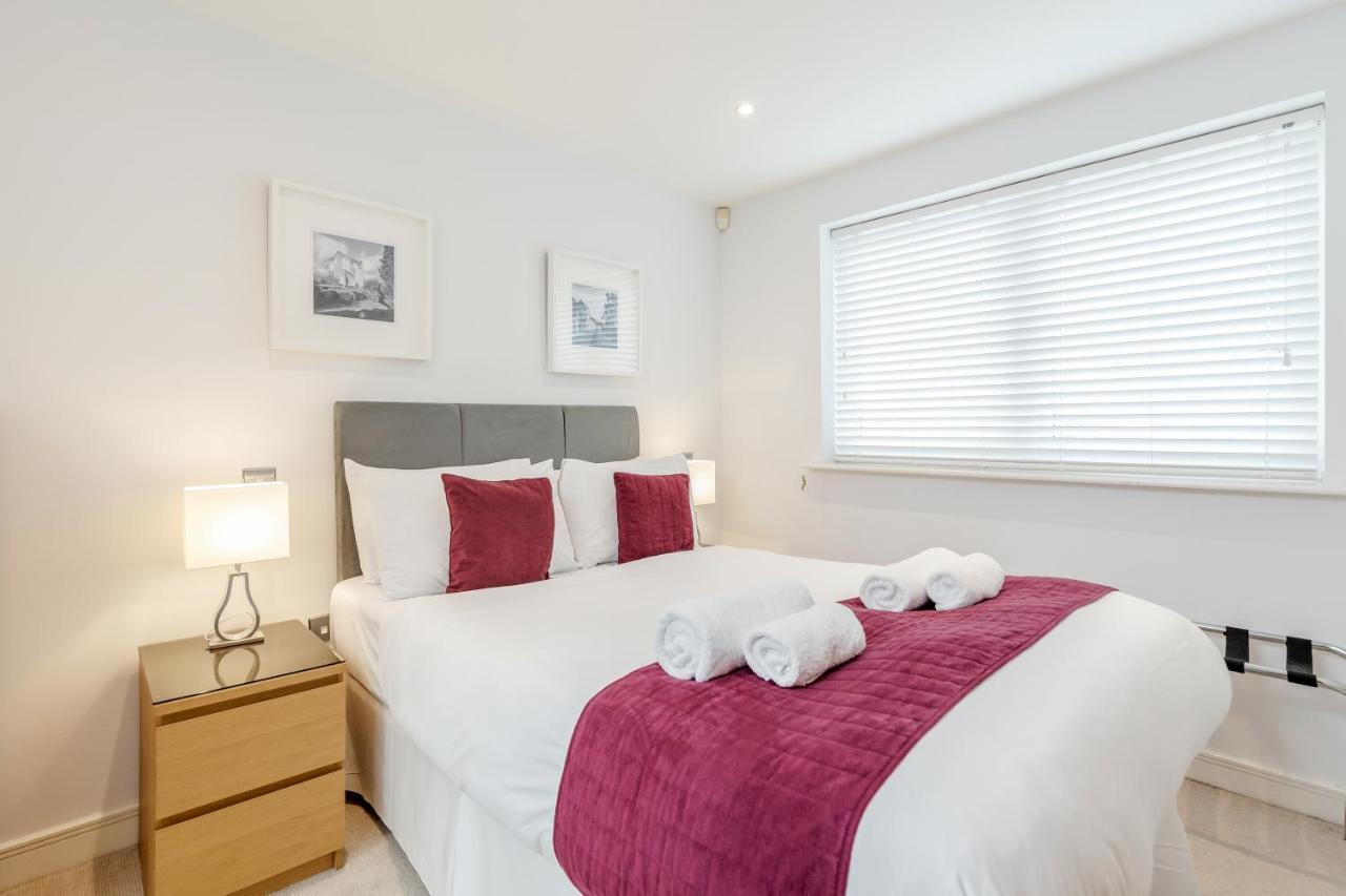 Roomspace Serviced Apartments - Abbot'S Yard Γκίλντφορντ Εξωτερικό φωτογραφία