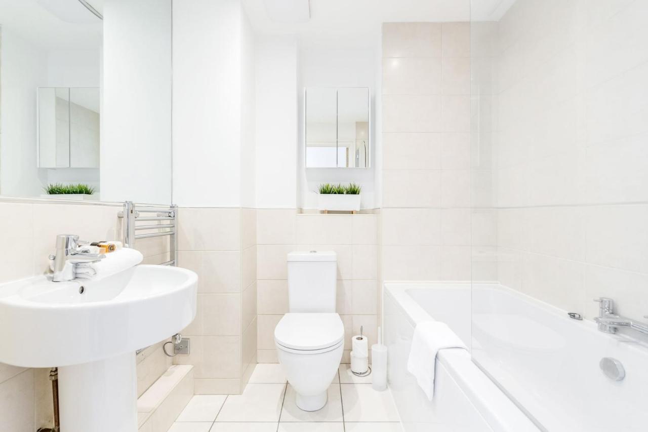 Roomspace Serviced Apartments - Abbot'S Yard Γκίλντφορντ Εξωτερικό φωτογραφία