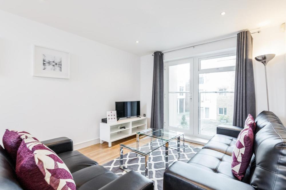 Roomspace Serviced Apartments - Abbot'S Yard Γκίλντφορντ Εξωτερικό φωτογραφία